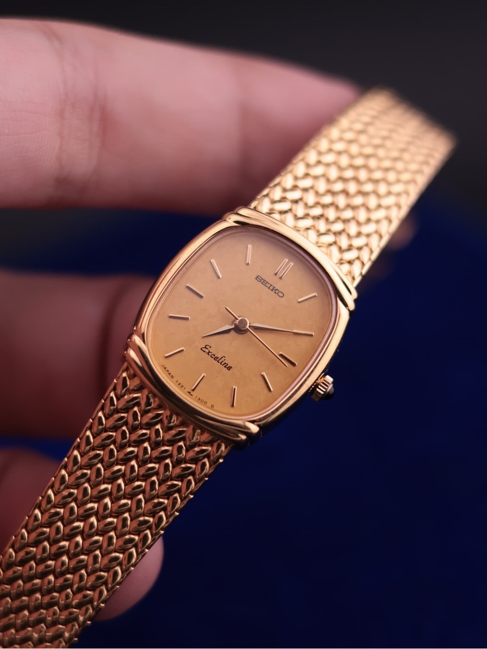 Vintage 1981 Seiko Exceline 1221-5890 Women’s Watch